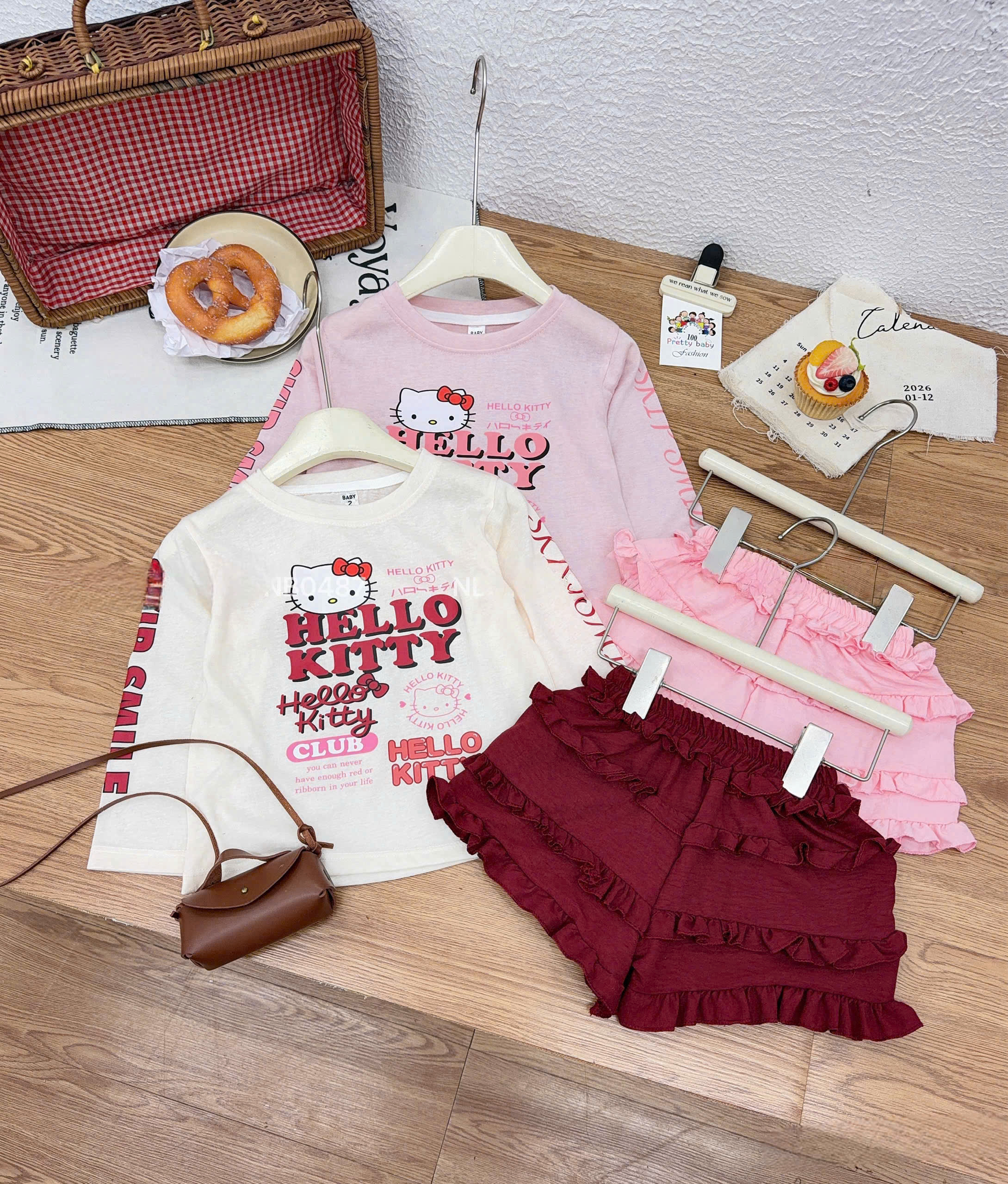 G930-Set giấy Kitty quần đùi bèo đỏ (08.27kg)