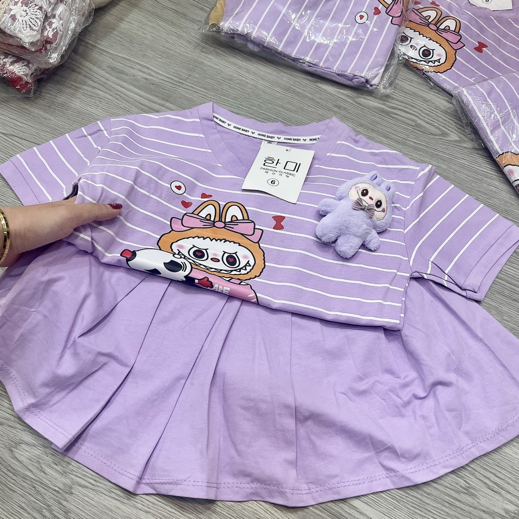 G296-Set áo kẻ chân váy cotton kèm labubu