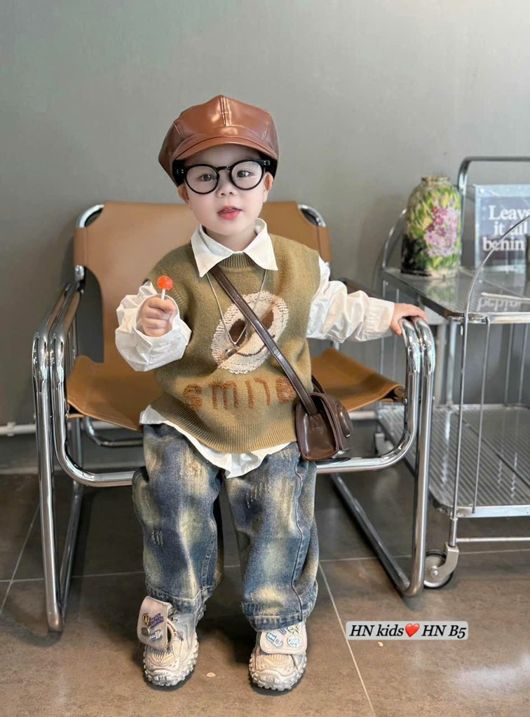 T276-Set sơ mi gile nâu mặt cười quần jean