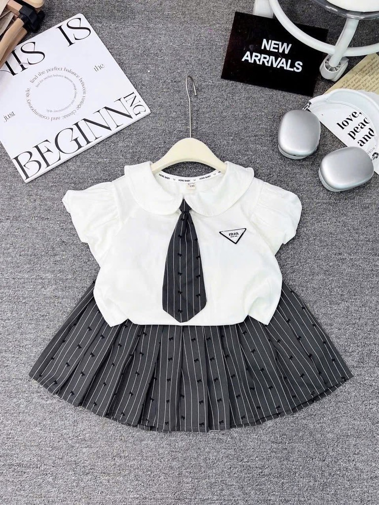 G555-Set MIN trắng cv kẻ xám (18.26.381)