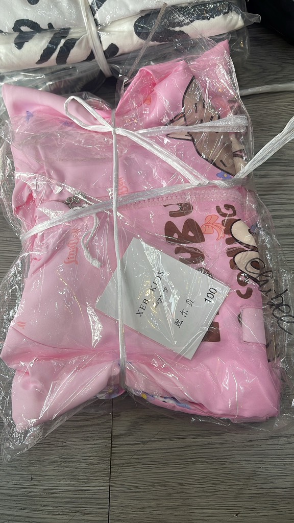 K054-Áo khoác gió QC 2 lớp Kuromi Labubu