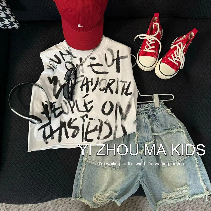 T160-Set sát nách in chữ loang quần jean rách (10-26kg)