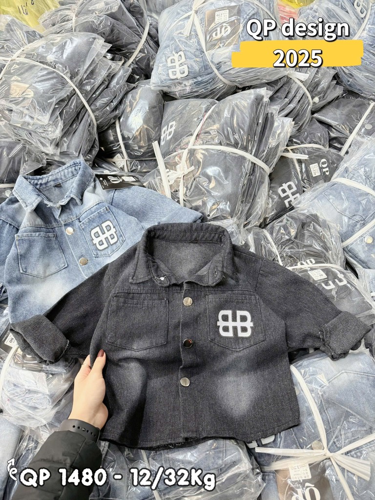 K077-Áo khoác jean xanh túi BB
