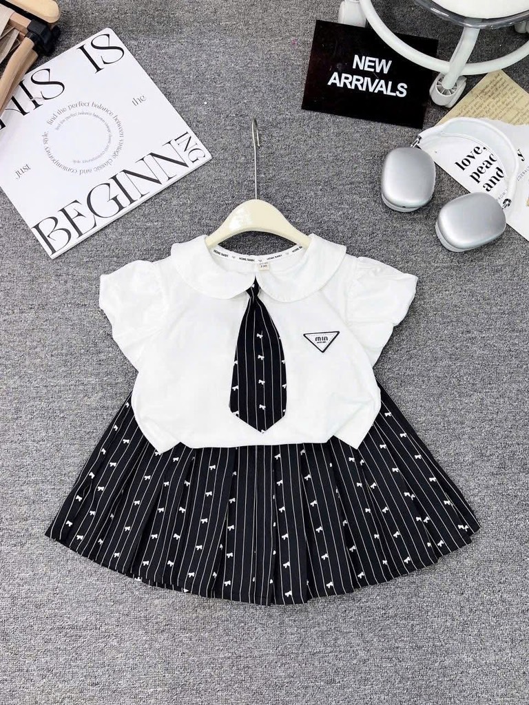 G554-Set MIN trắng cv kẻ đen (12.18.371)