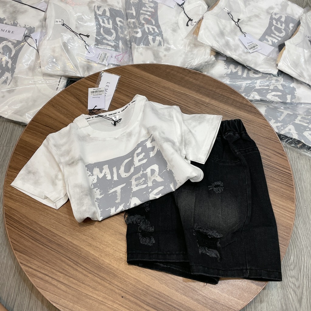 T401-Set áo trắng chữ quần jean xanh (10.28.270)