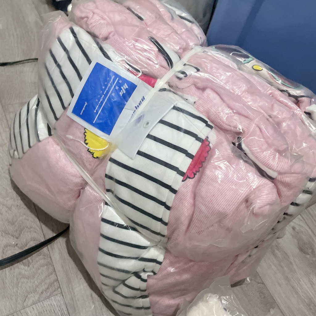 G952-Bộ len lông thỏ Kitty kèm khăn (20.30kg)