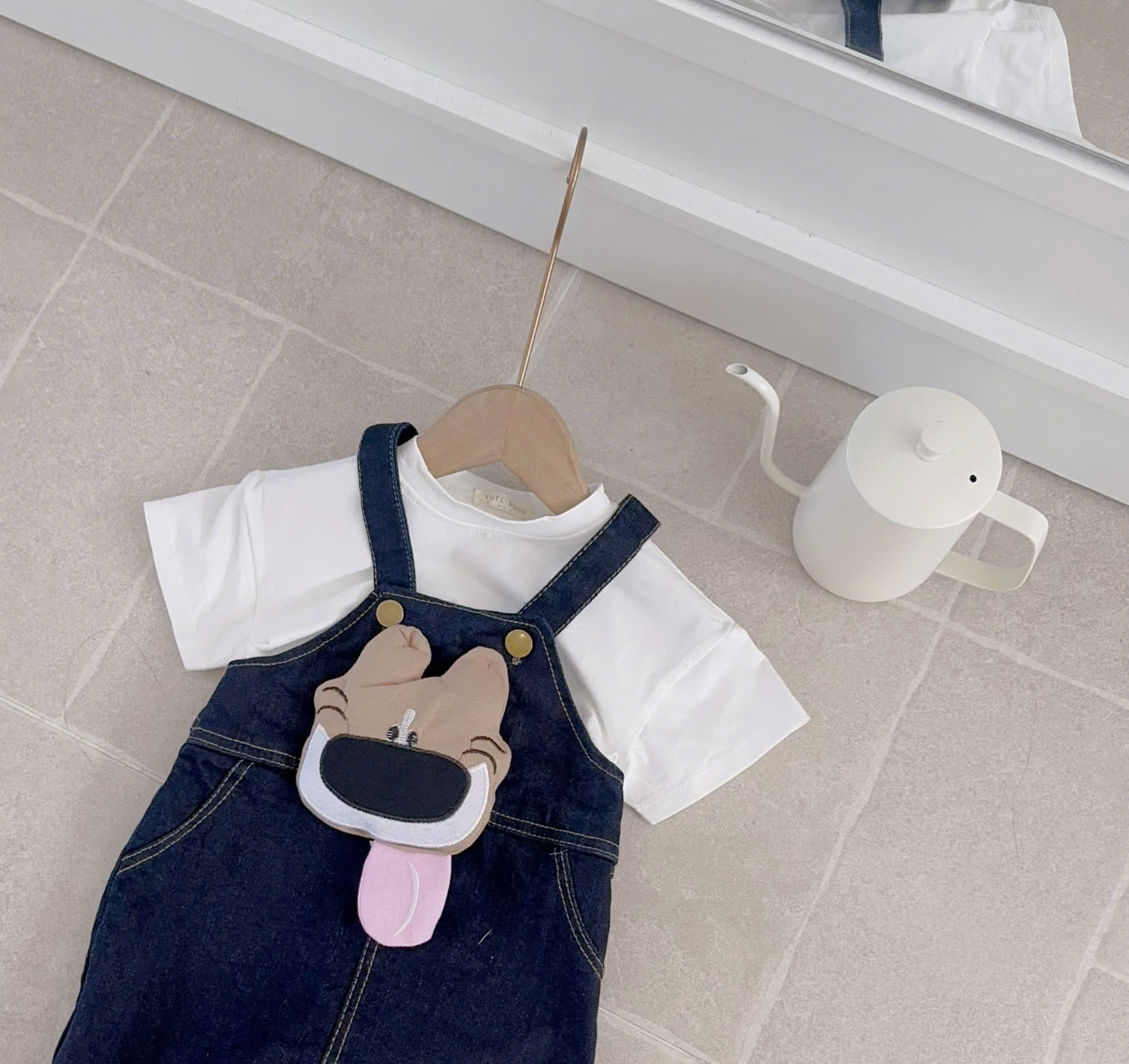 BD135-Set áo trắng quần yếm jean cún (05.15kg)