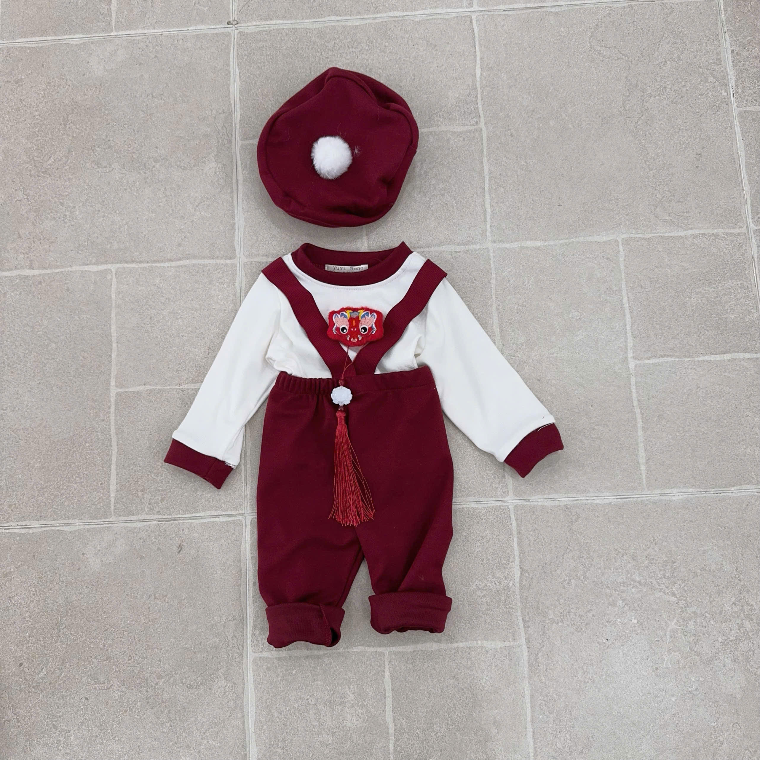 BD138-Set áo lân quần dây đỏ kèm mũ (03.12kg)