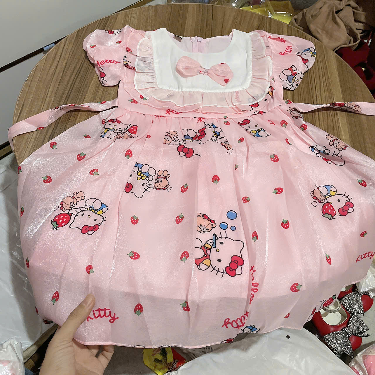 V348-Váy công chúa Kitty tơ hồng (12.35kg)