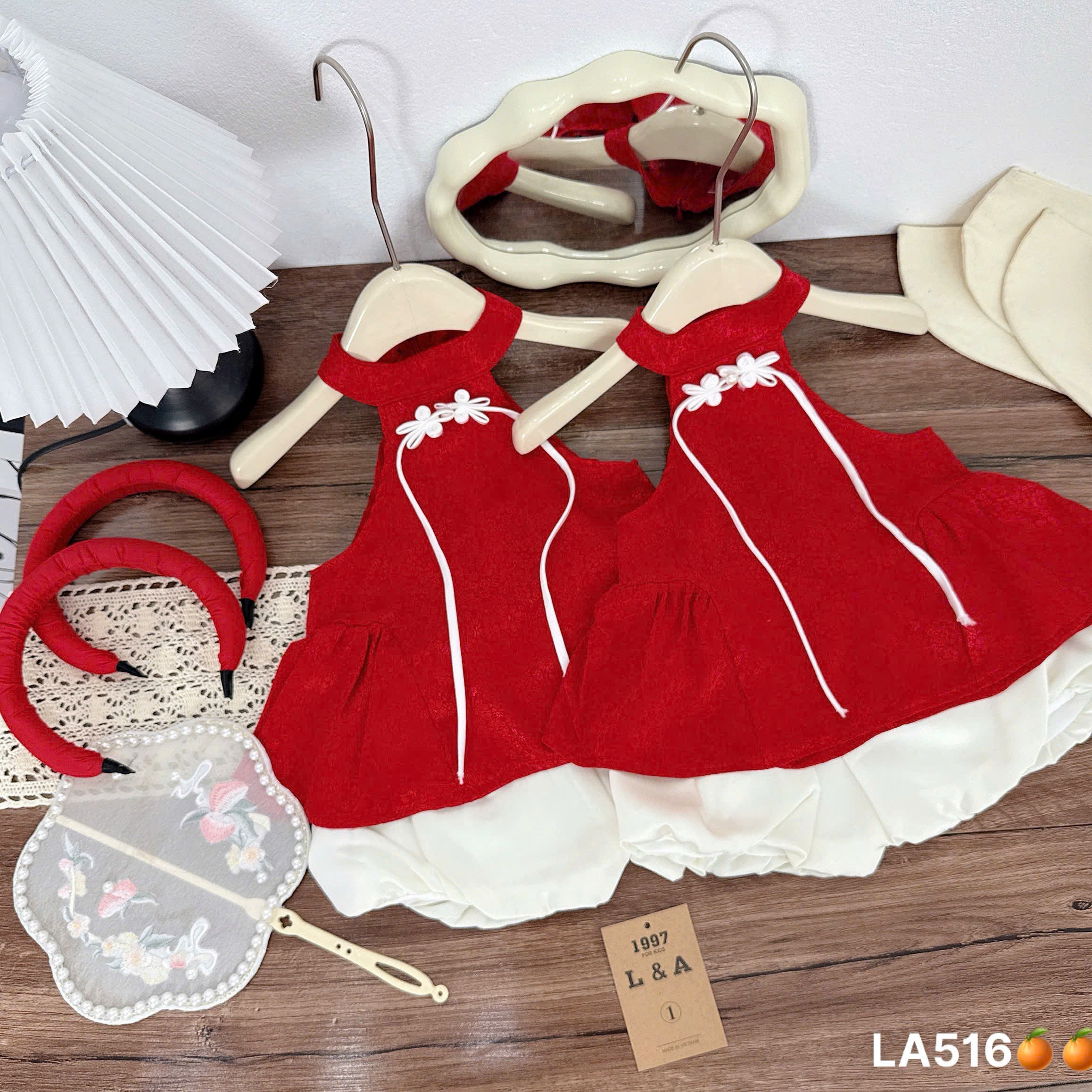 G758-Set áo cổ yếm q bí đỏ kèm cài (08.28kg)