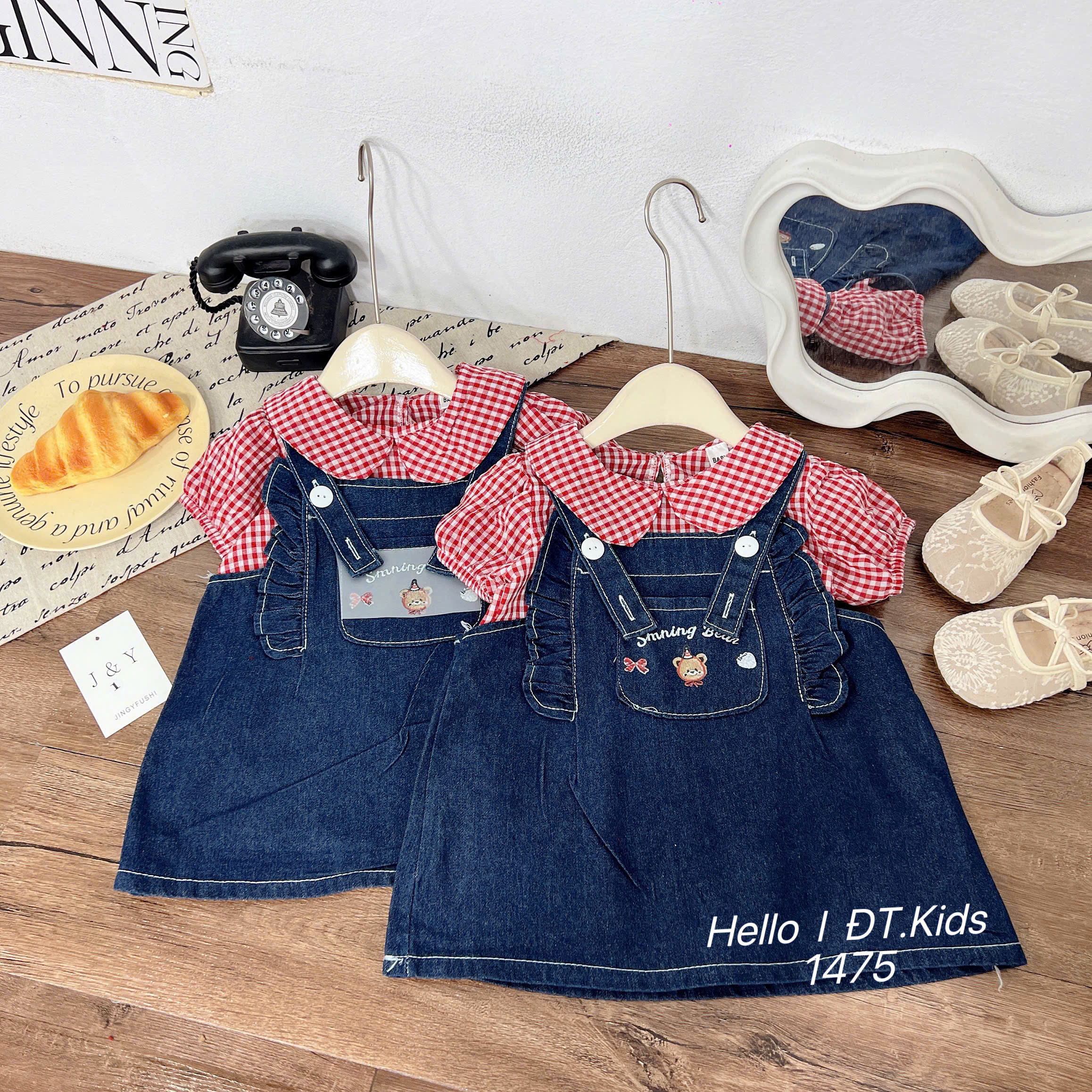 V379-Set áo caro đỏ váy yếm jean (10.20kg)