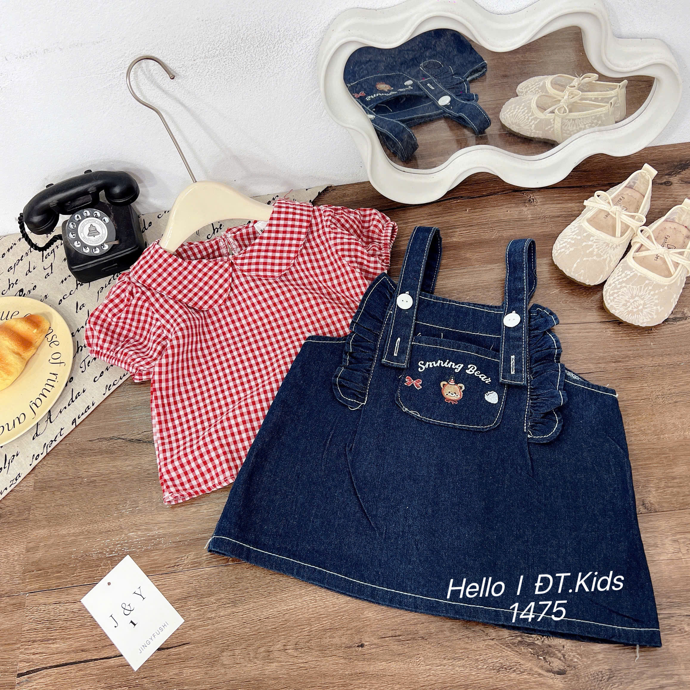 V379-Set áo caro đỏ váy yếm jean (10.20kg)