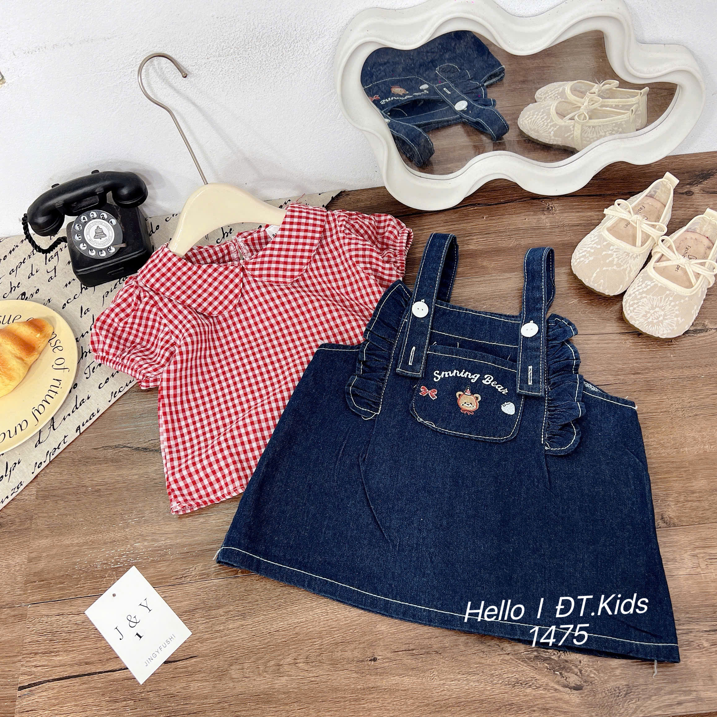 V379-Set áo caro đỏ váy yếm jean (10.20kg)