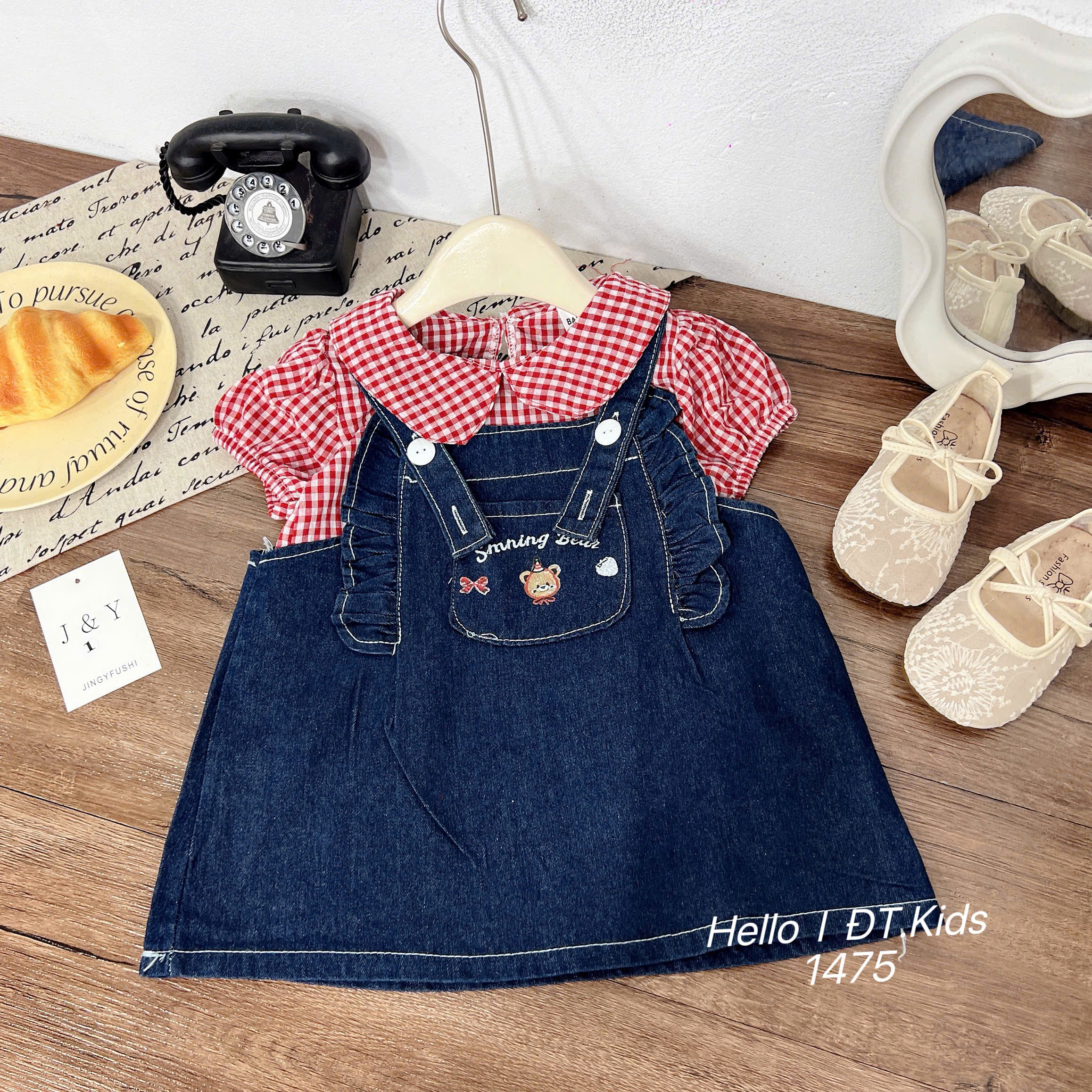 V379-Set áo caro đỏ váy yếm jean (10.20kg)