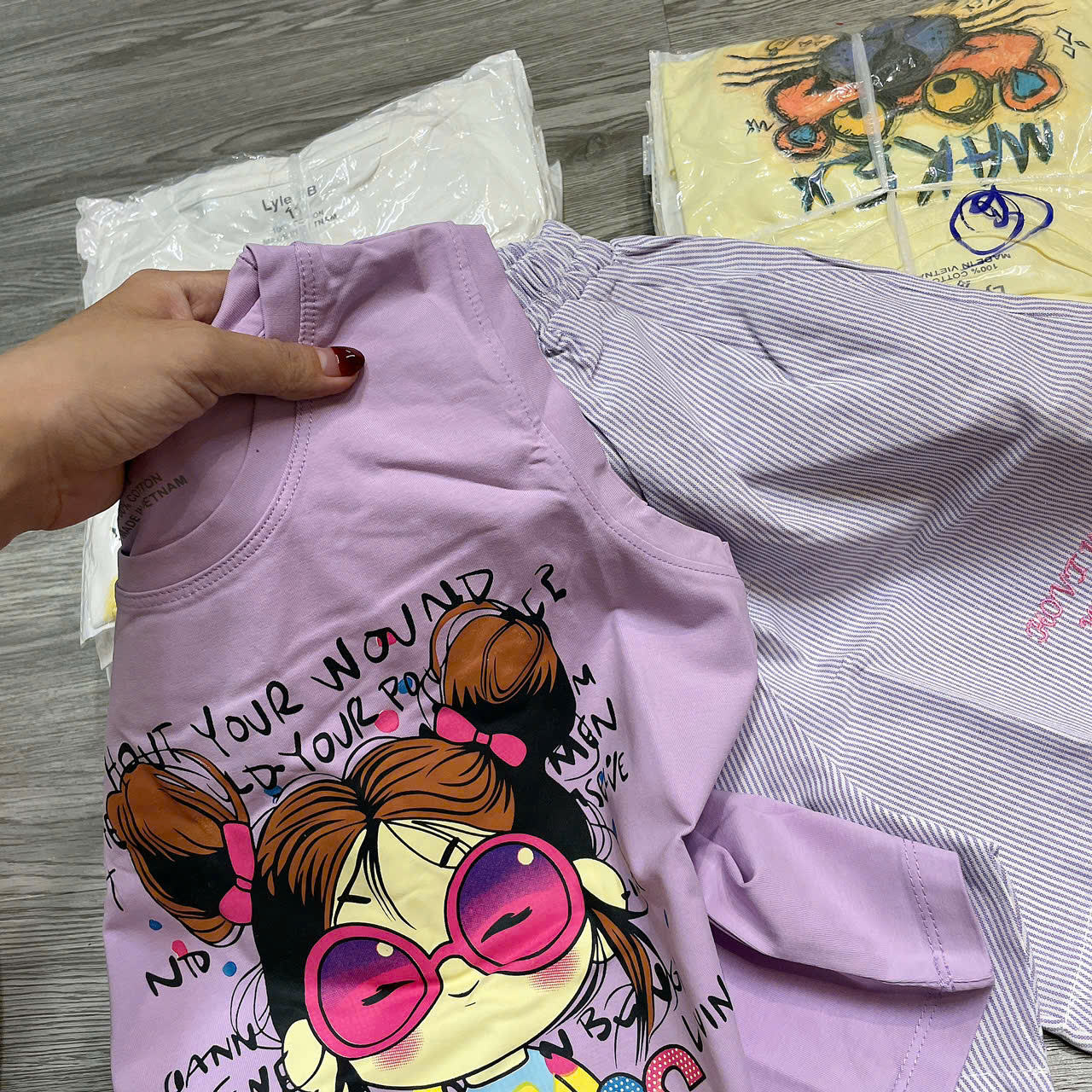 G835-Bộ cotton SN bé tím q kẻ (26.42kg)