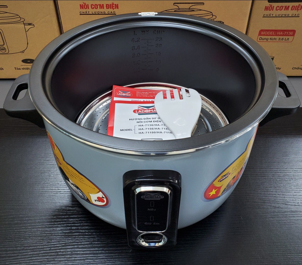 NỒI CƠM ĐIỆN CÔNG NGHIỆP 4.2 LÍT LADOMAX HA-7142