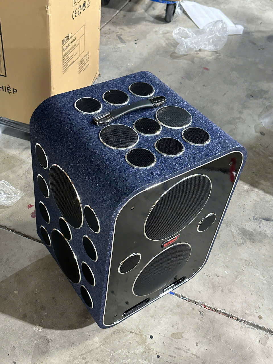 Loa kéo di động T-999  công suất 1400w, 35 đường loa