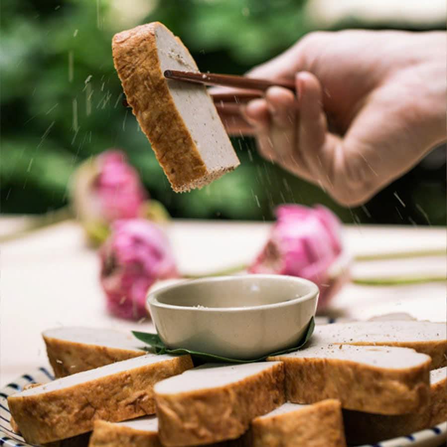 Điều gì tạo nên sức hút của món Chả Chiên thần thánh tại 2T Deli?