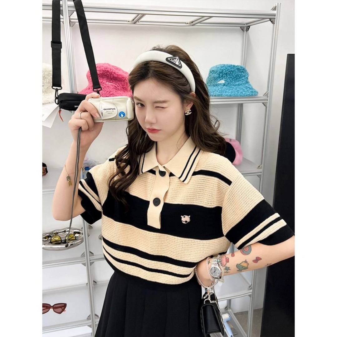 [A049] Áo len thun nữ Montoghi dệt kim polo cộc tay DÁNG RỘNG kẻ sọc RETRO có LOGO trẻ trung - L2M