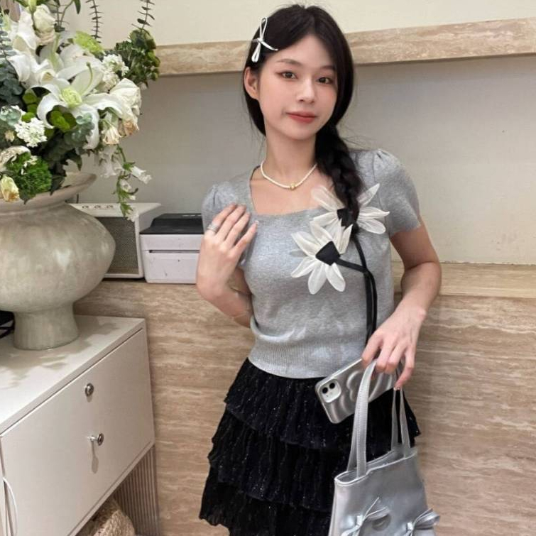 [A329] Áo len nữ Montoghi dệt kim ĐÍNH CÀNH HOA cổ vuông tay ngắn Quảng Châu dáng lửng xinh - L2M (Sale)