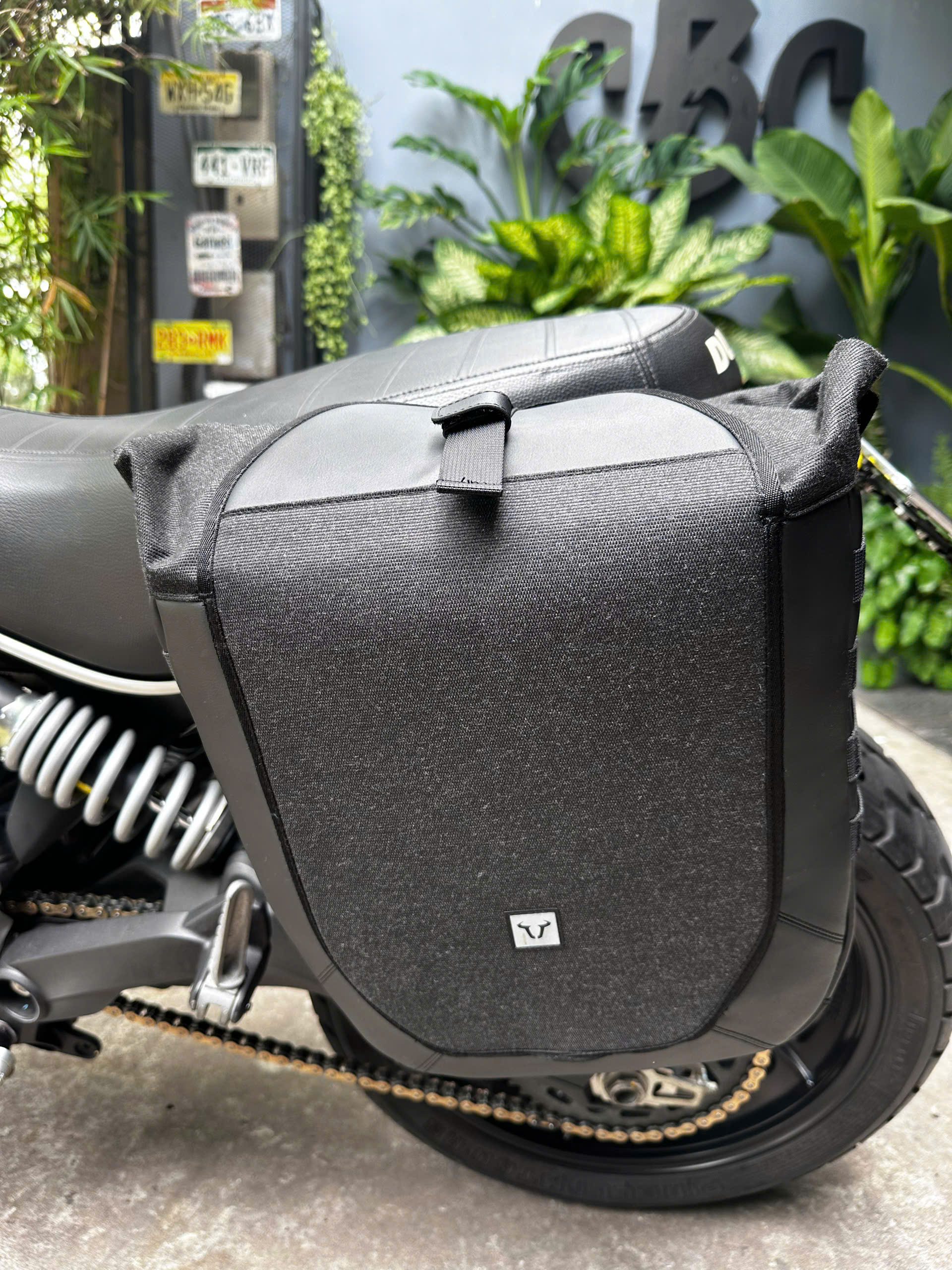 Túi hông V-LOC SW-Motech Legend Gear 16L