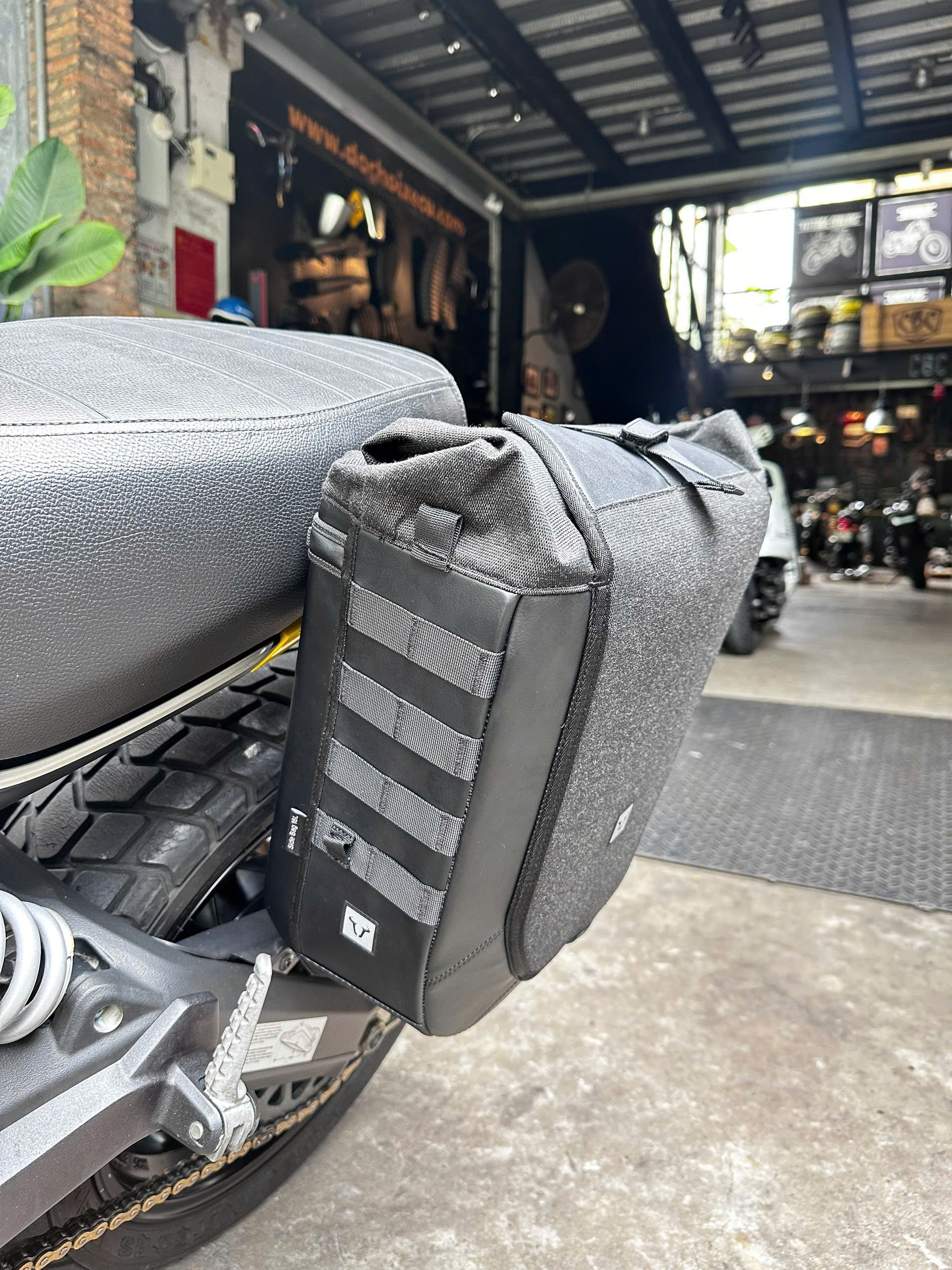 Túi hông V-LOC SW-Motech Legend Gear 16L