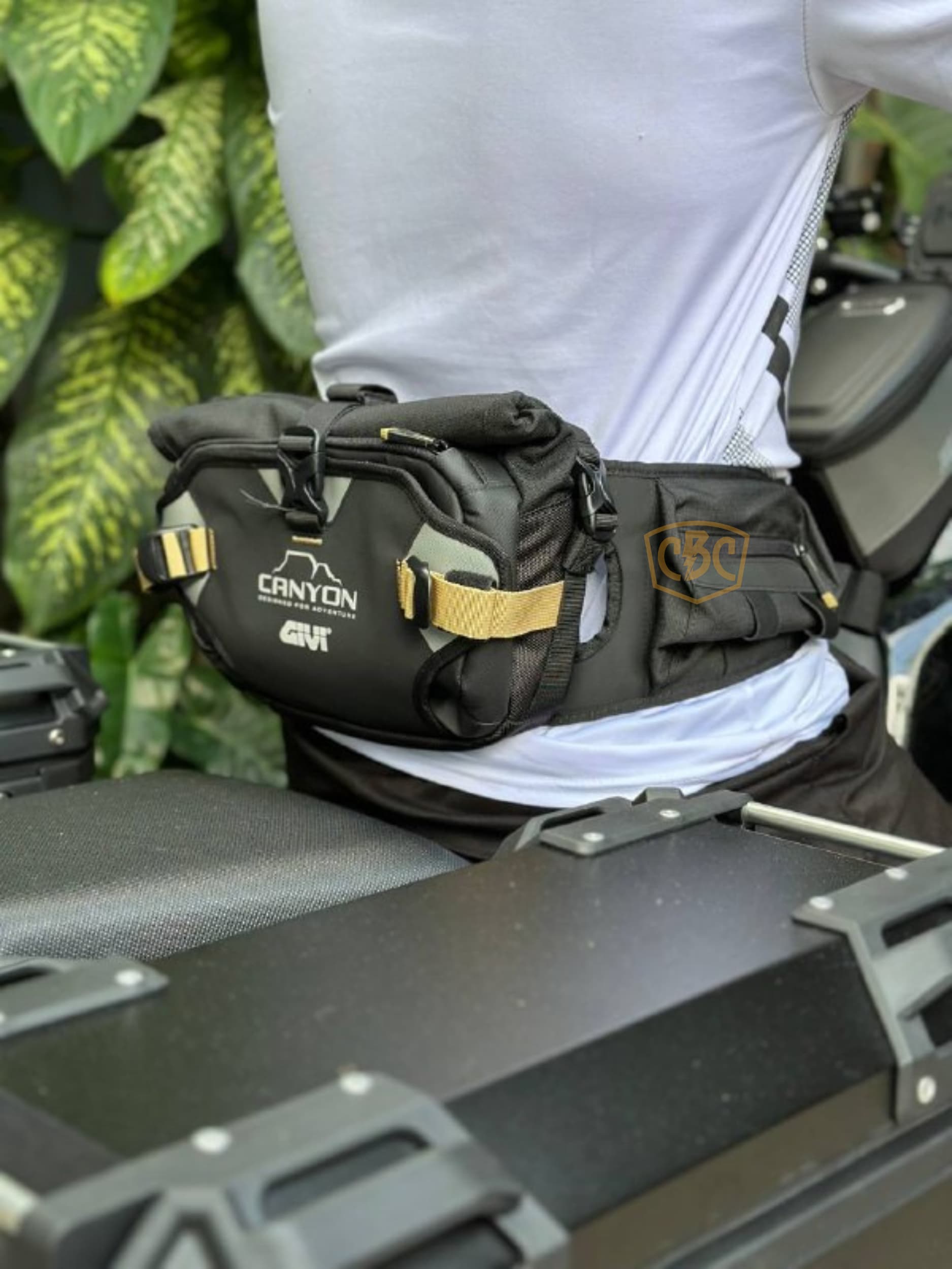 Túi hông Givi Canyon Enduro GRT732 có ngăn đựng nước