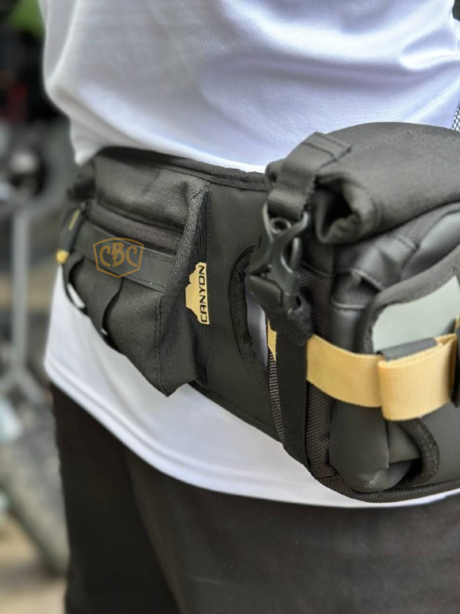 Túi hông Givi Canyon Enduro GRT732 có ngăn đựng nước