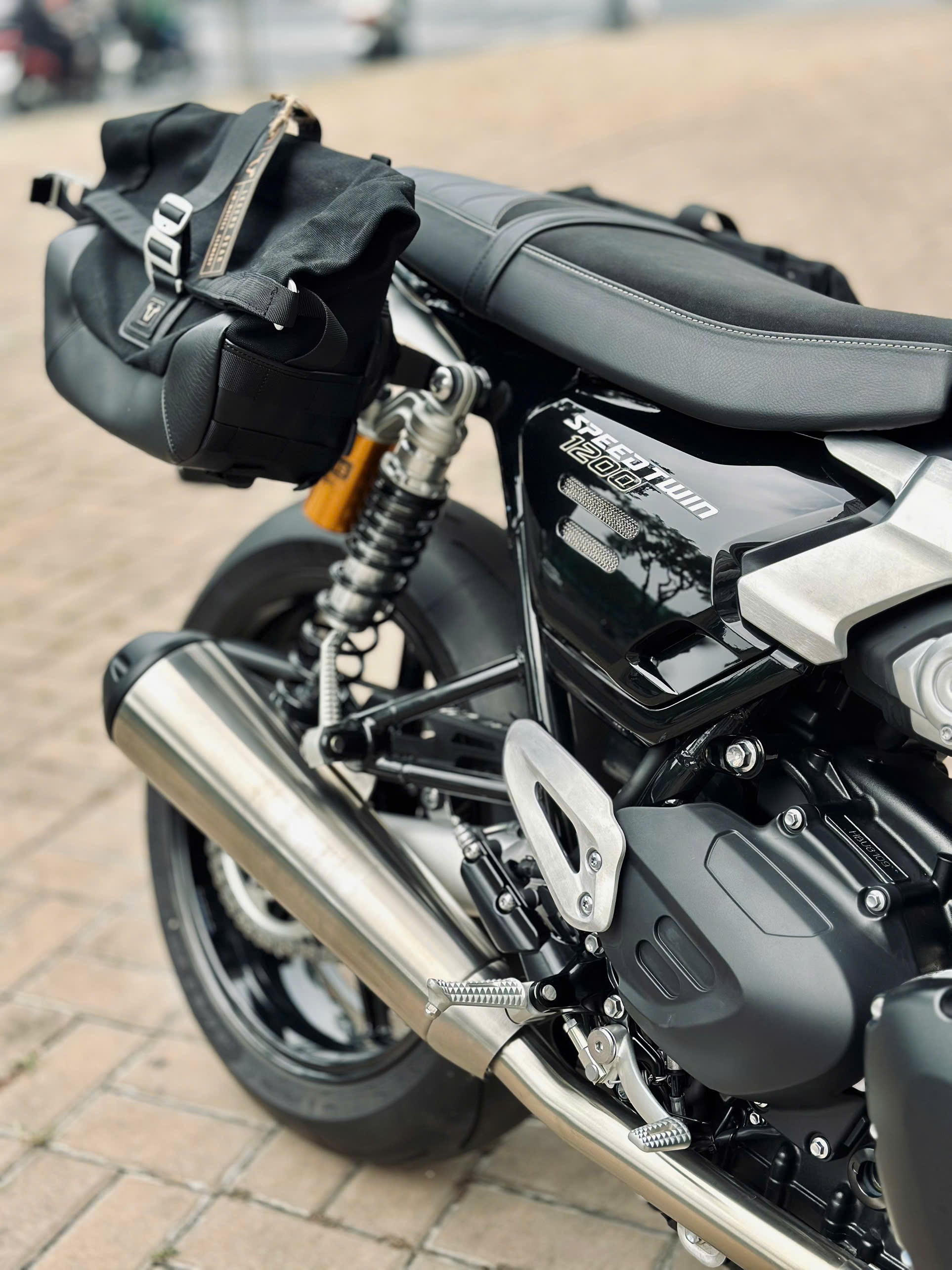 Khung treo túi SW-Motech Triumph SpeedTwin 900 2025 – Trái