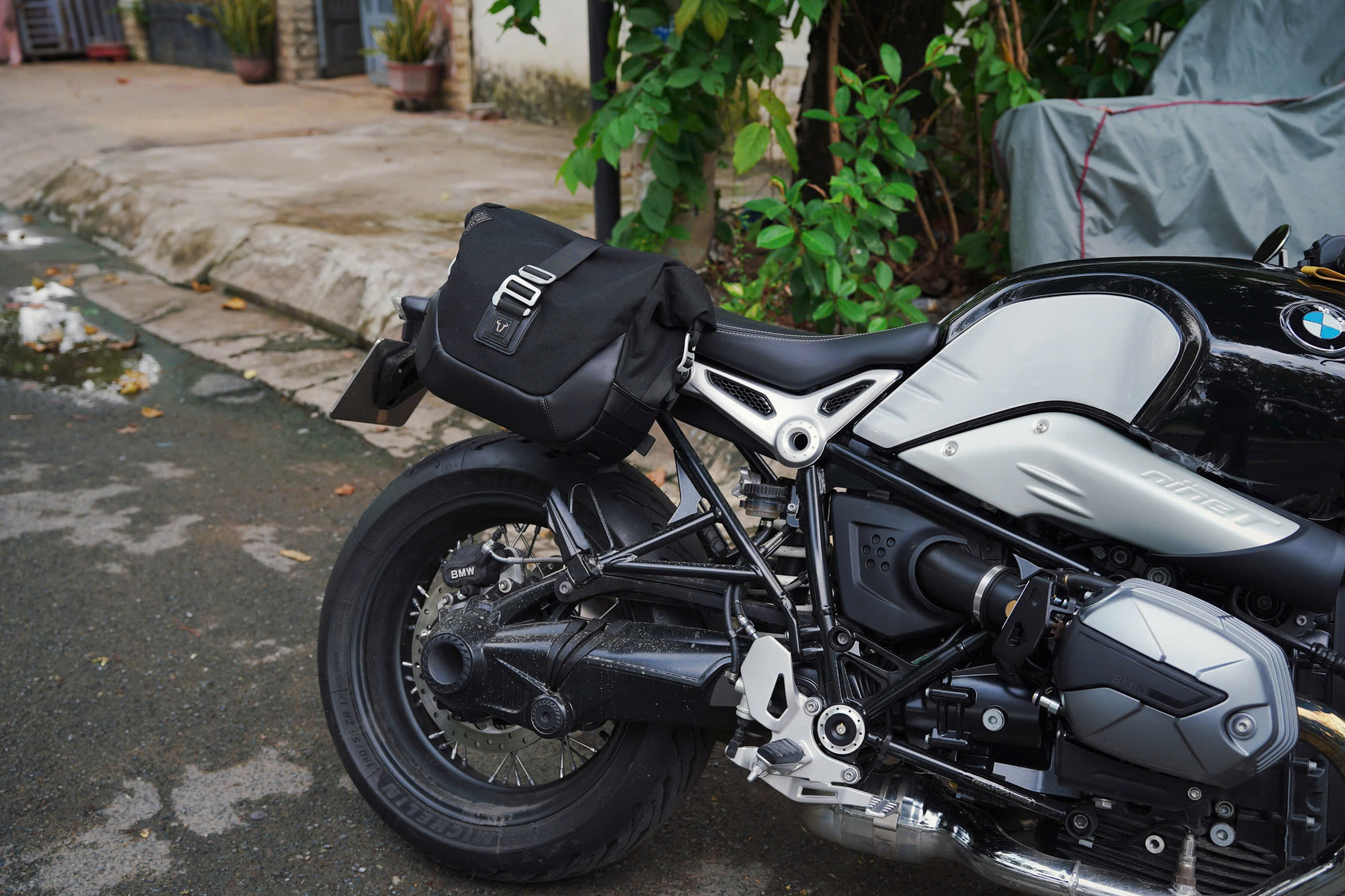 Khung Túi SW-Motech SLC Trái cho BMW R9T