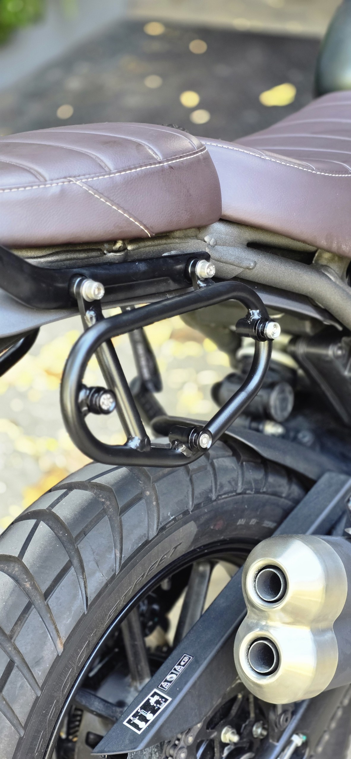 Khung treo túi SW-Motech Triumph Scrambler 400 / Speed 400 – Phải