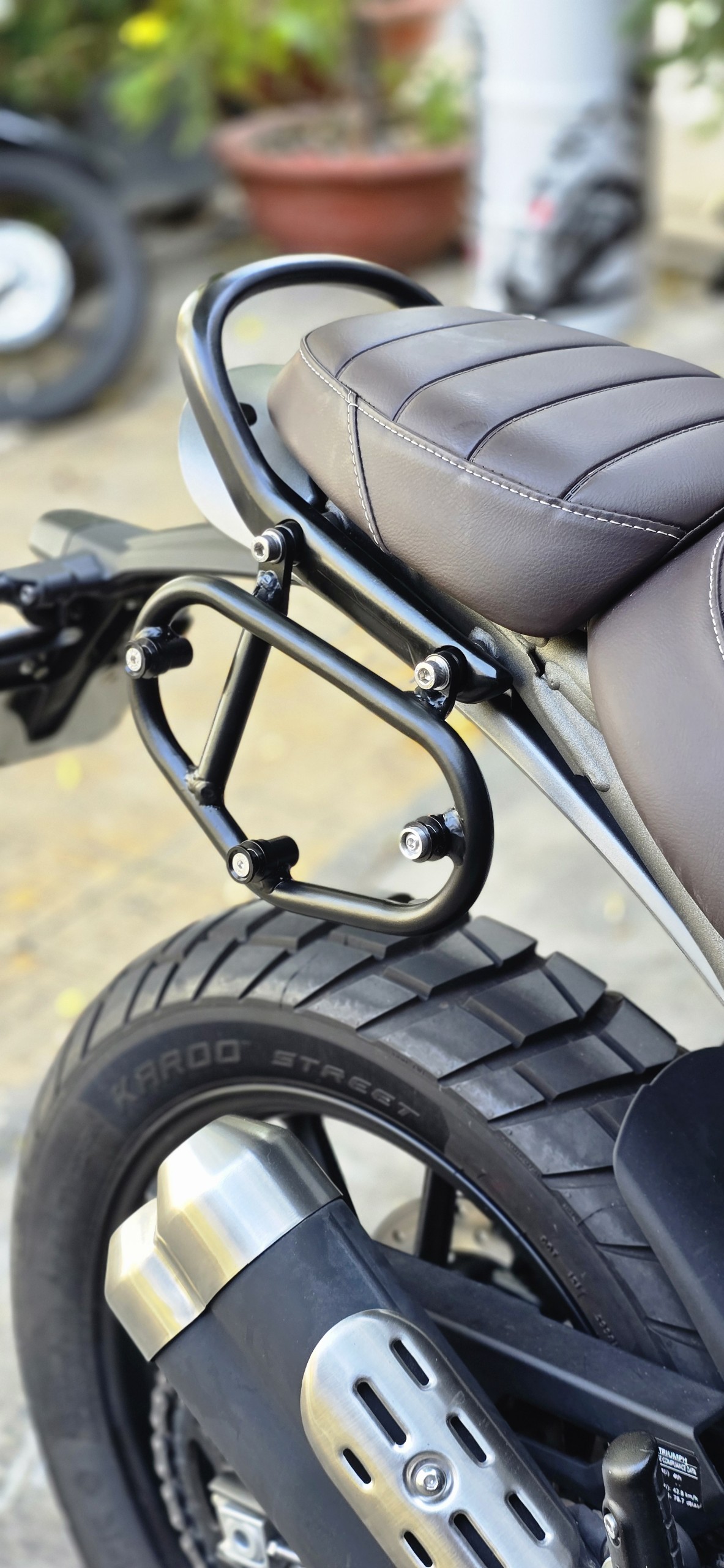 Khung treo túi SW-Motech Triumph Scrambler 400 / Speed 400 – Phải