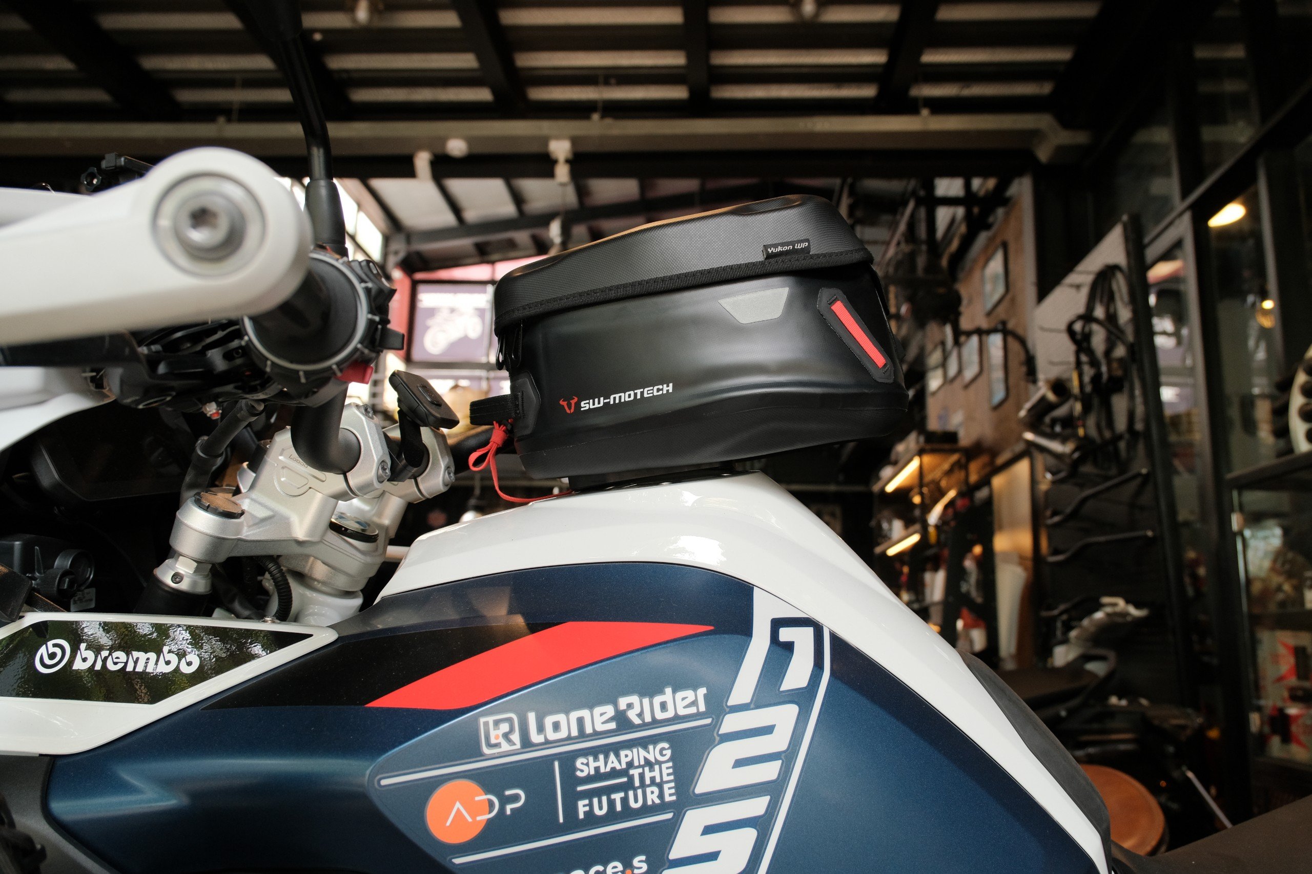 Túi cài bình xăng SW-Motech Yukon WP 6L. CBC MOTO GEAR