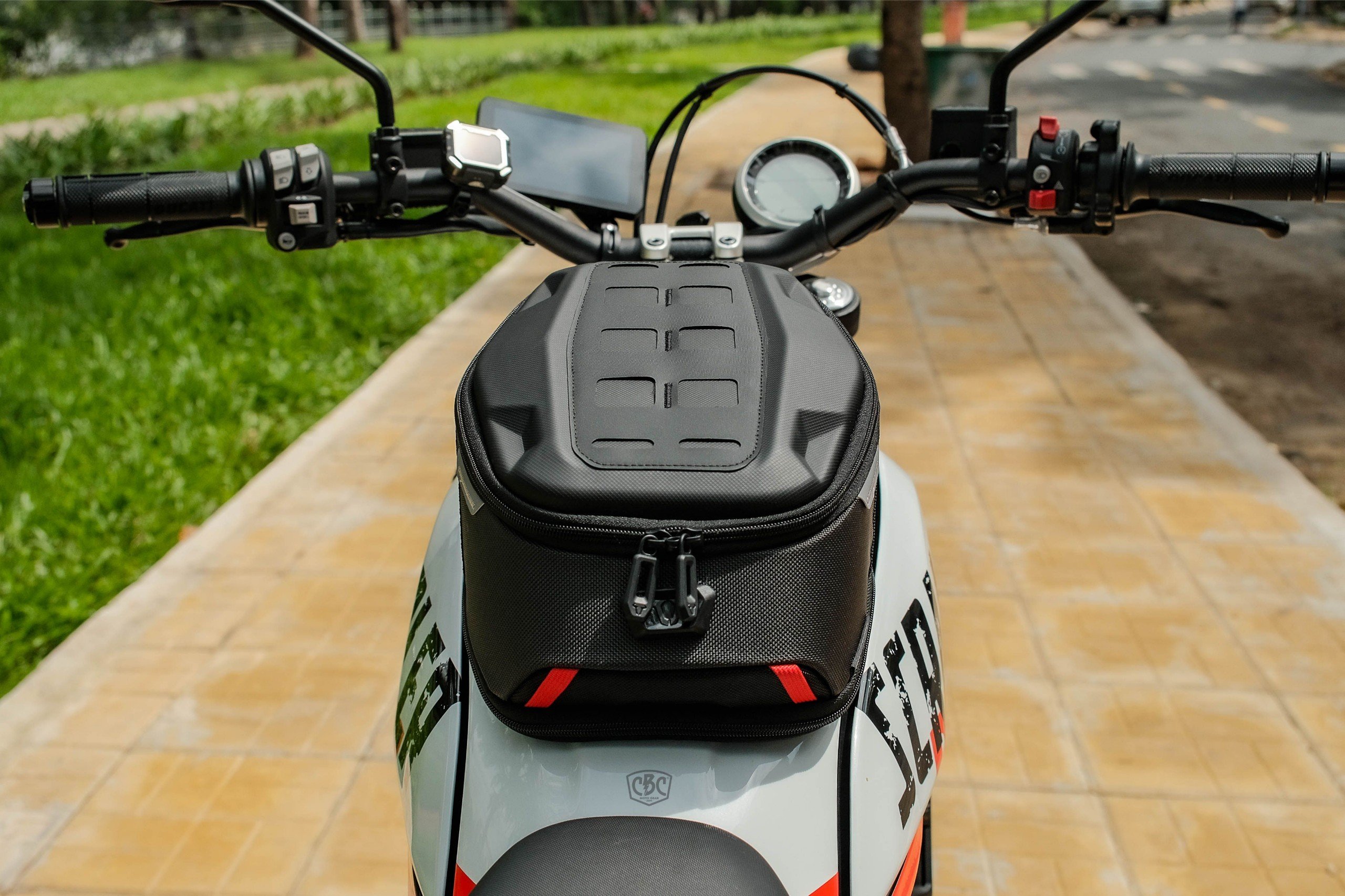 Túi Hít Bình Xăng SW-Motech Pro DayPack Magnet tank bag 6-9L. CBC MOTO GEAR