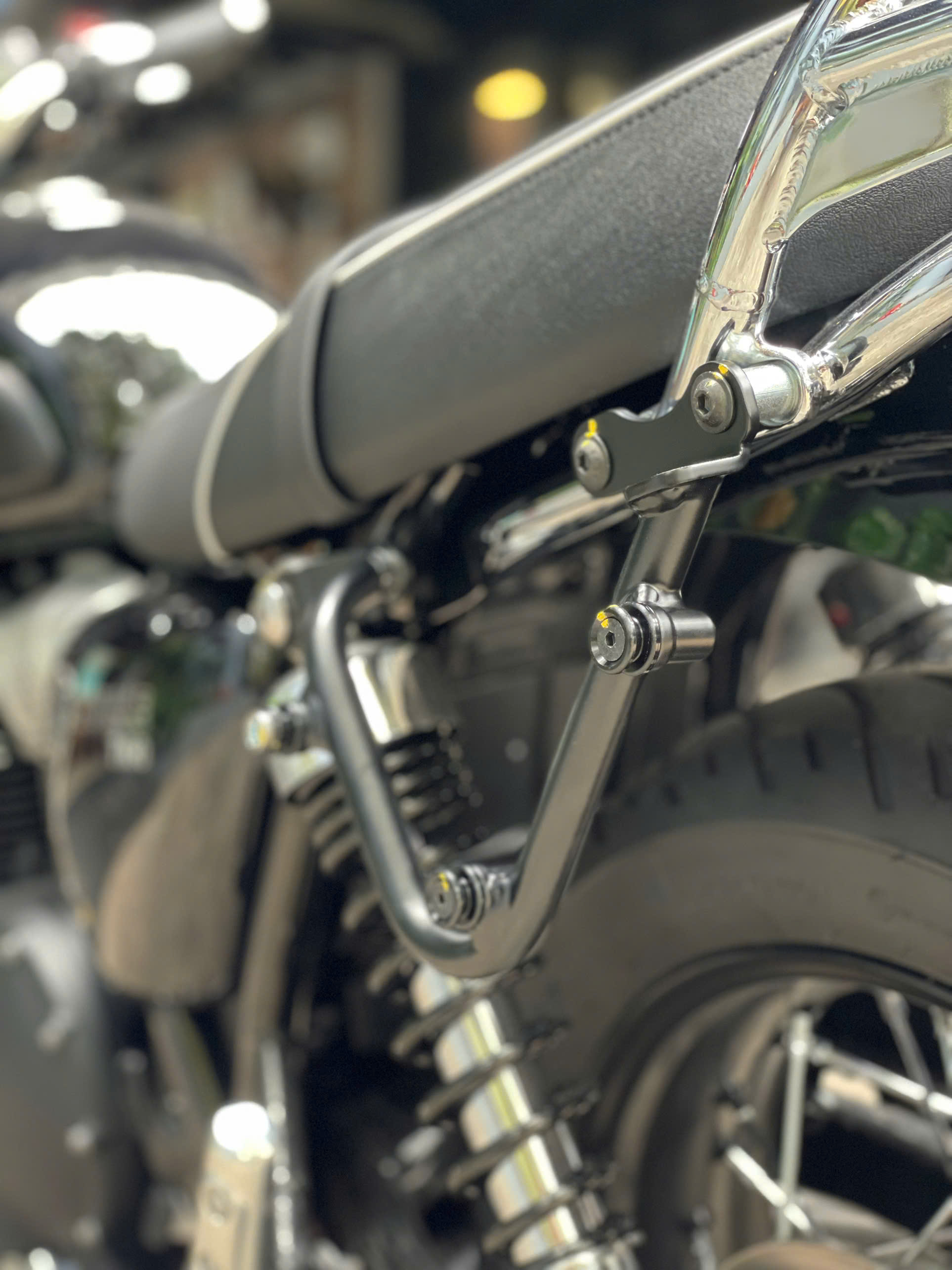 Khung Túi SW-Motech SLC cho Triumph T100/T120 Trái