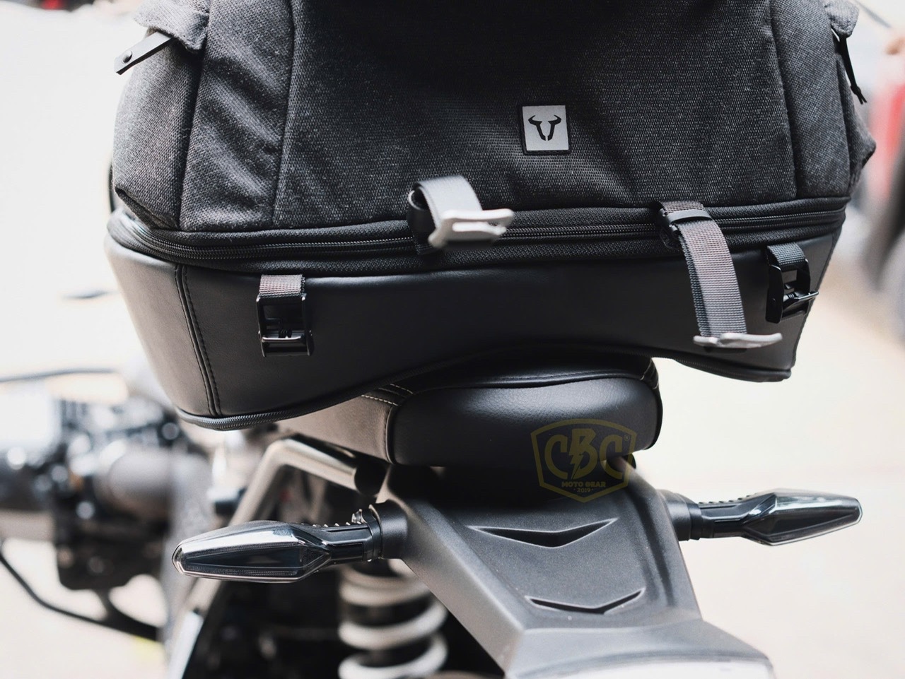 Túi yên SW-MOTECH Legend Gear Neu Tail Bag LR4. 18-25L