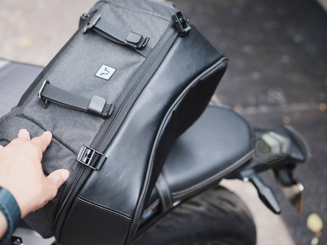 Túi yên SW-MOTECH Legend Gear Neu Tail Bag LR4. 18-25L