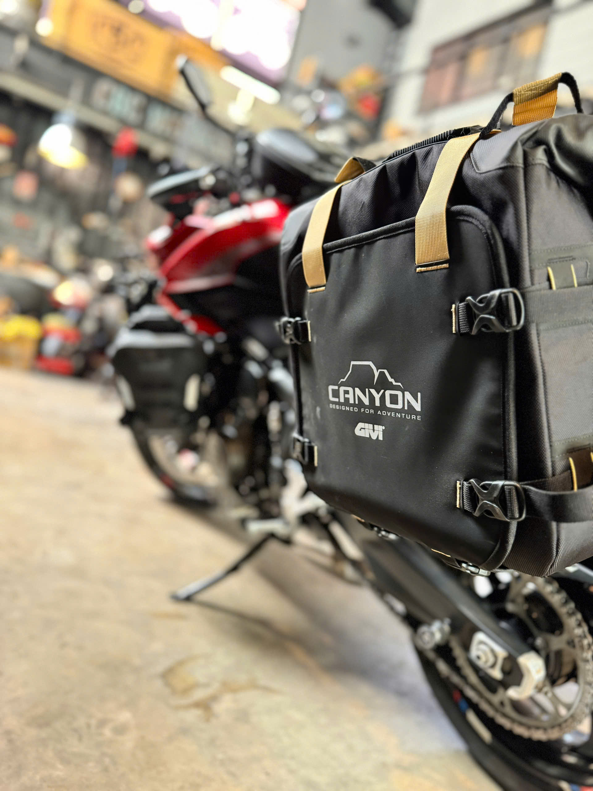 [Hàng lướt] Túi hông Givi Cayon GRT720B MONOKEY ( 1 cặp)