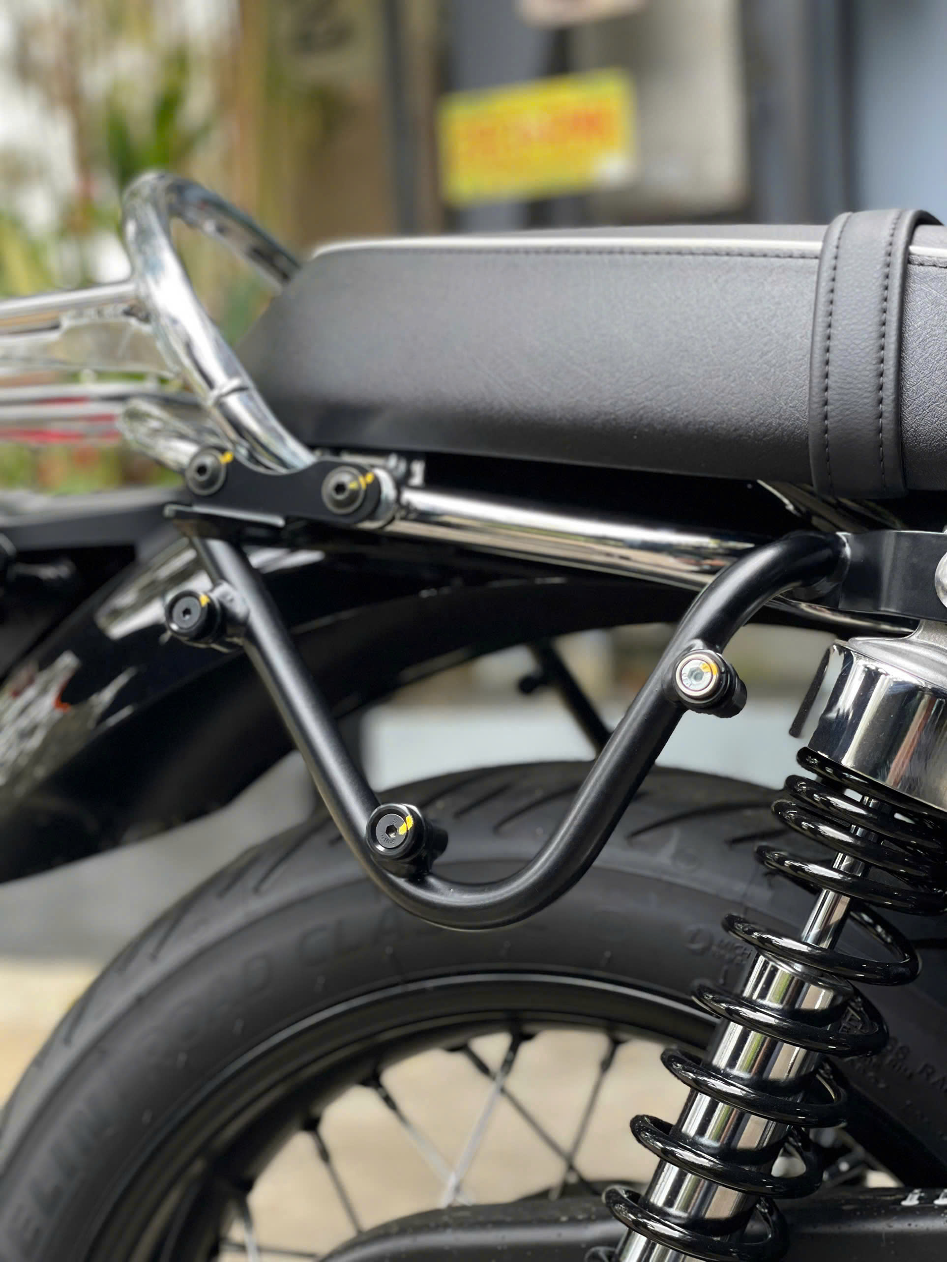 [HÀNG LƯỚT] Khung Túi SW-Motech SLC cho Triumph T100/T120 Phải