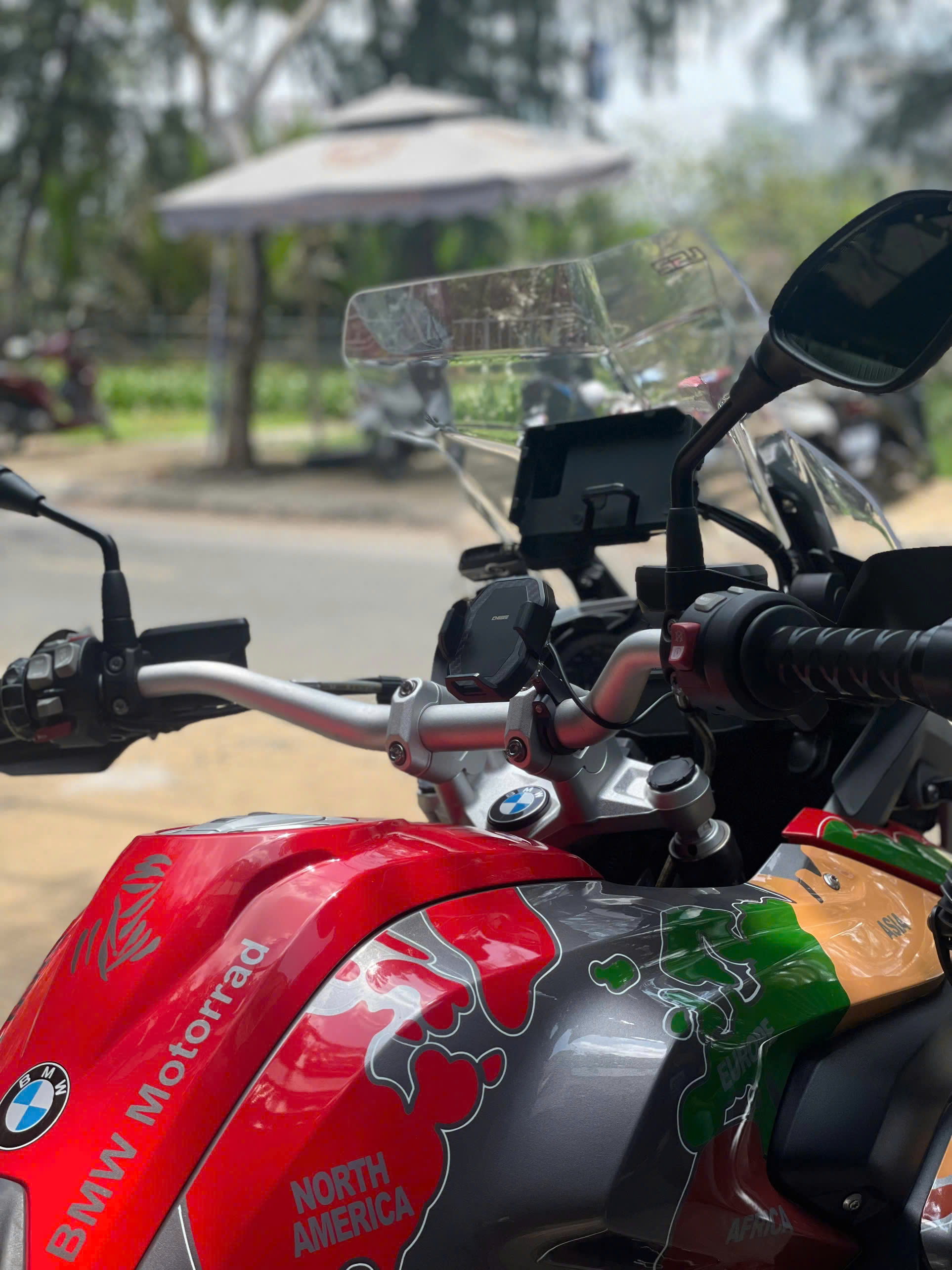 Giá đỡ điện thoại Chigee CG2 (có sạc)