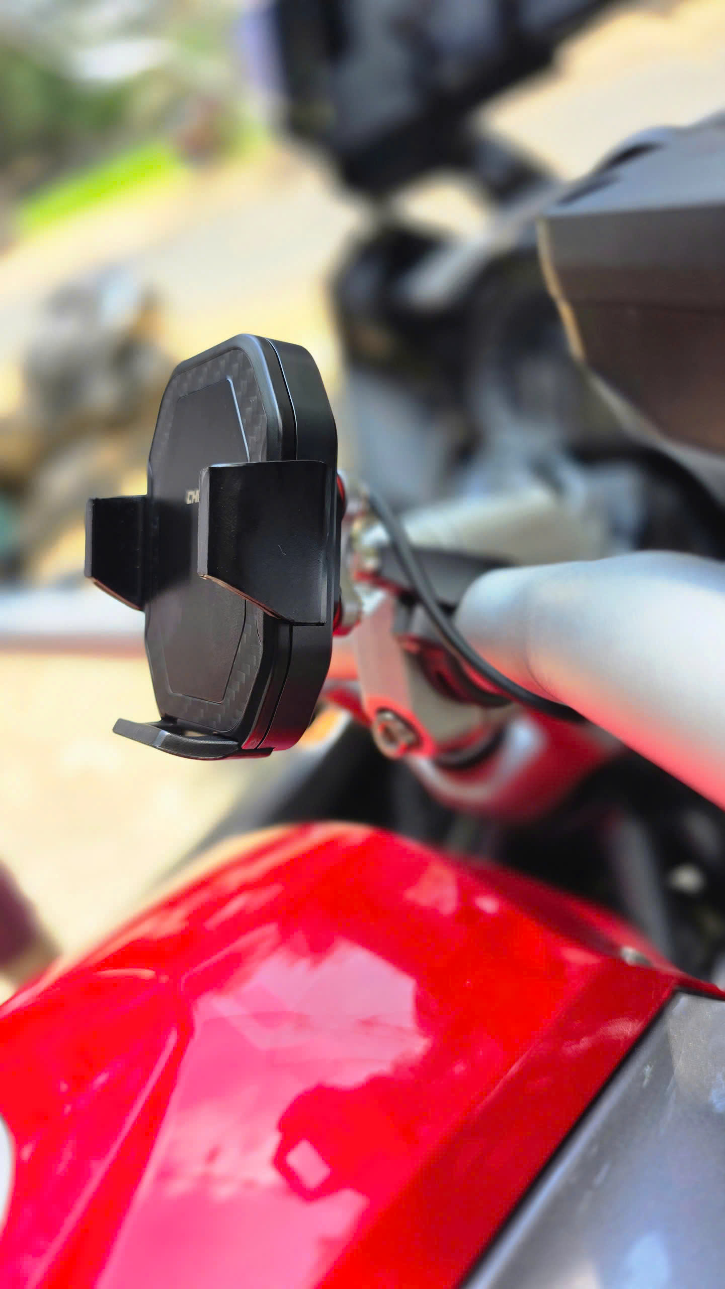 Giá đỡ điện thoại Chigee CG2 (có sạc)