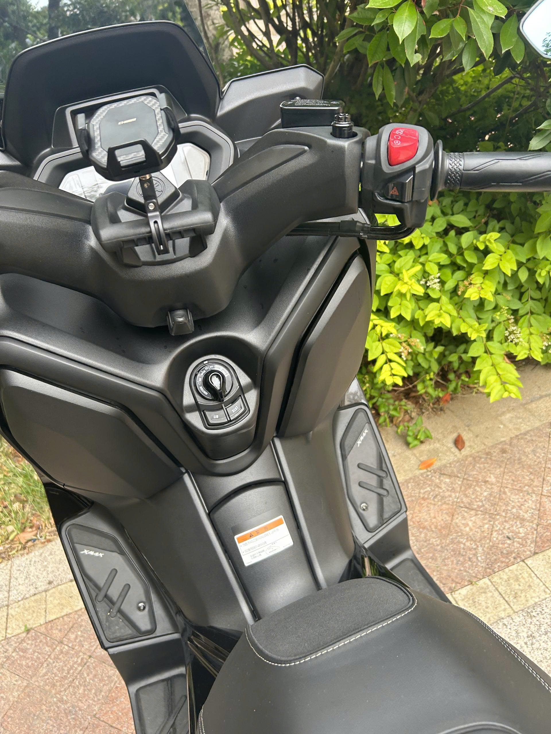 Giá đỡ điện thoại Chigee CG2 (có sạc)