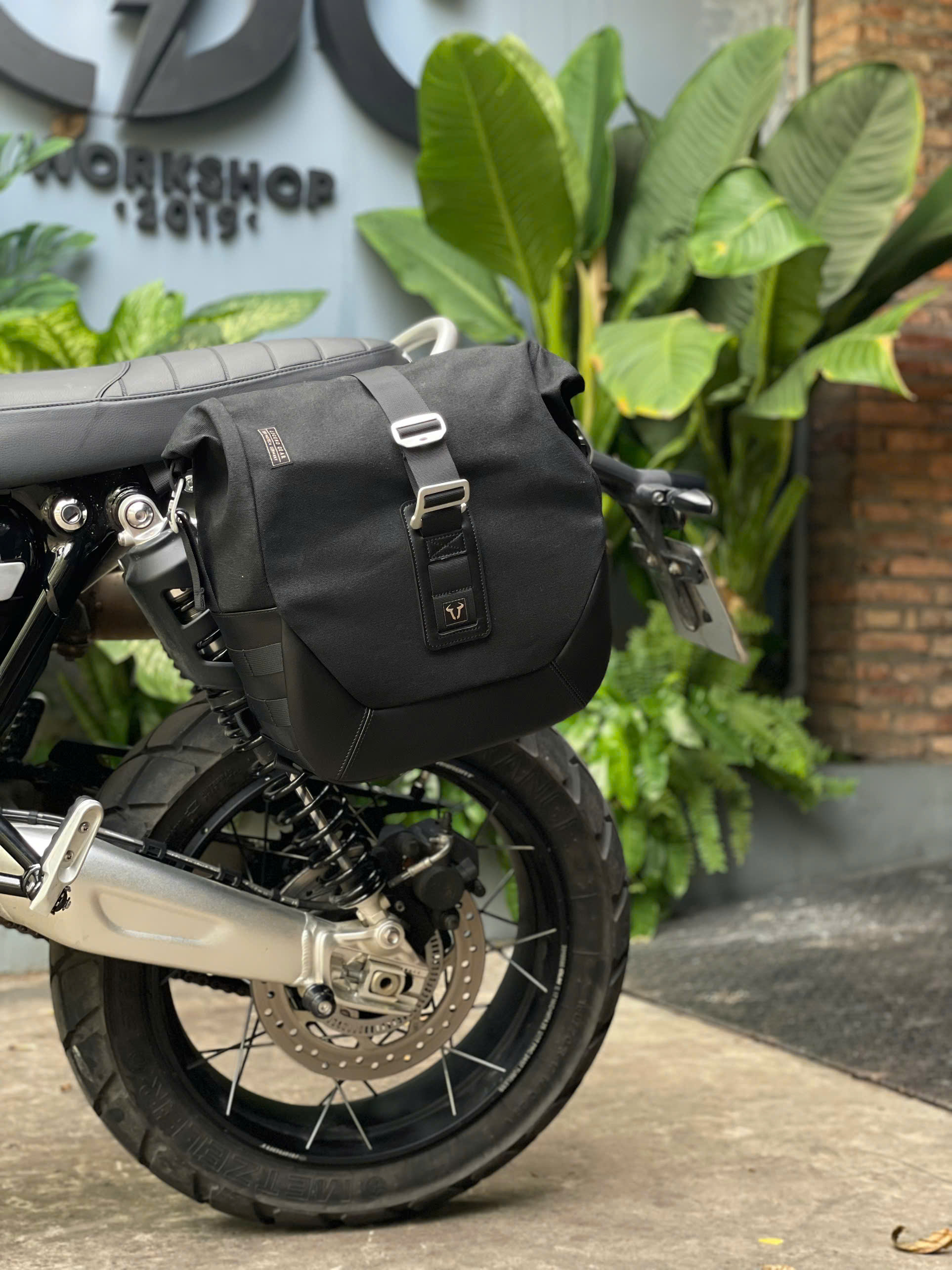 Khung túi SW-Motech Triumph Scrambler 1200 – Trái