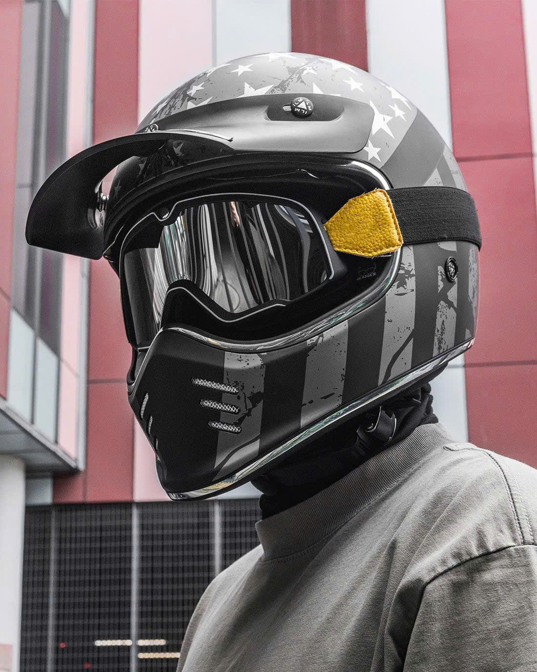 NÓN BẢO HIỂM ILM Z502-TEM CỜ