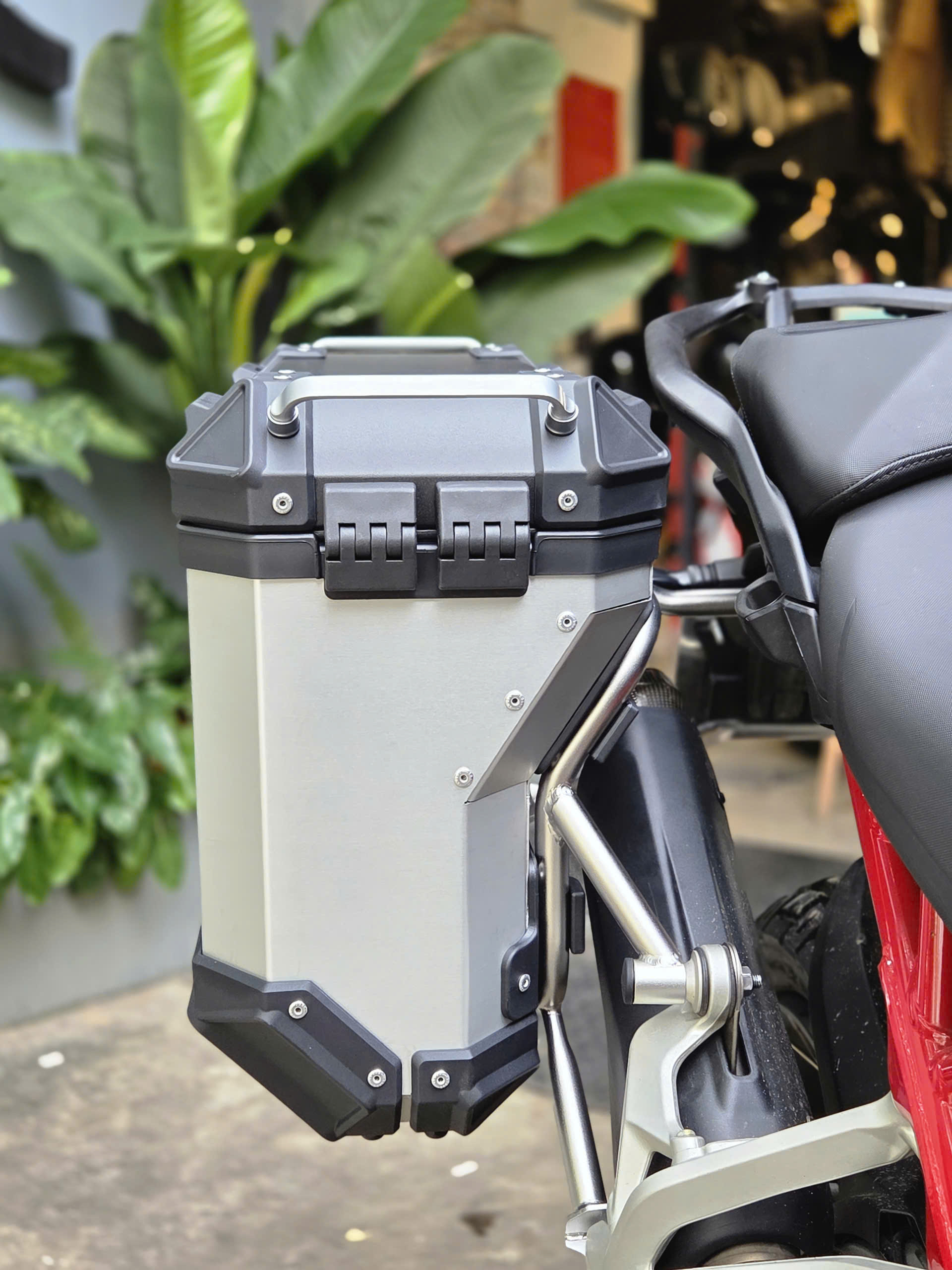 Thùng hông LOBOO Pike Tracker Bạc 35-30L Ducati Multistrada V4