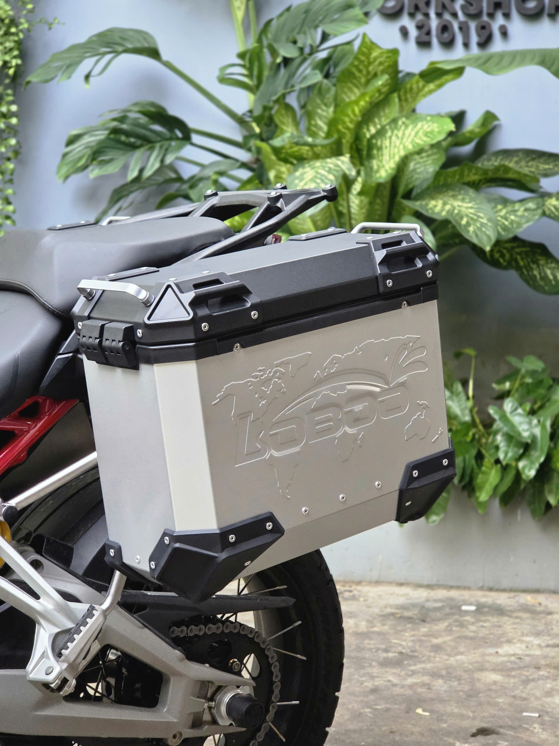 Thùng hông LOBOO Pike Tracker Bạc 35-30L Ducati Multistrada V4