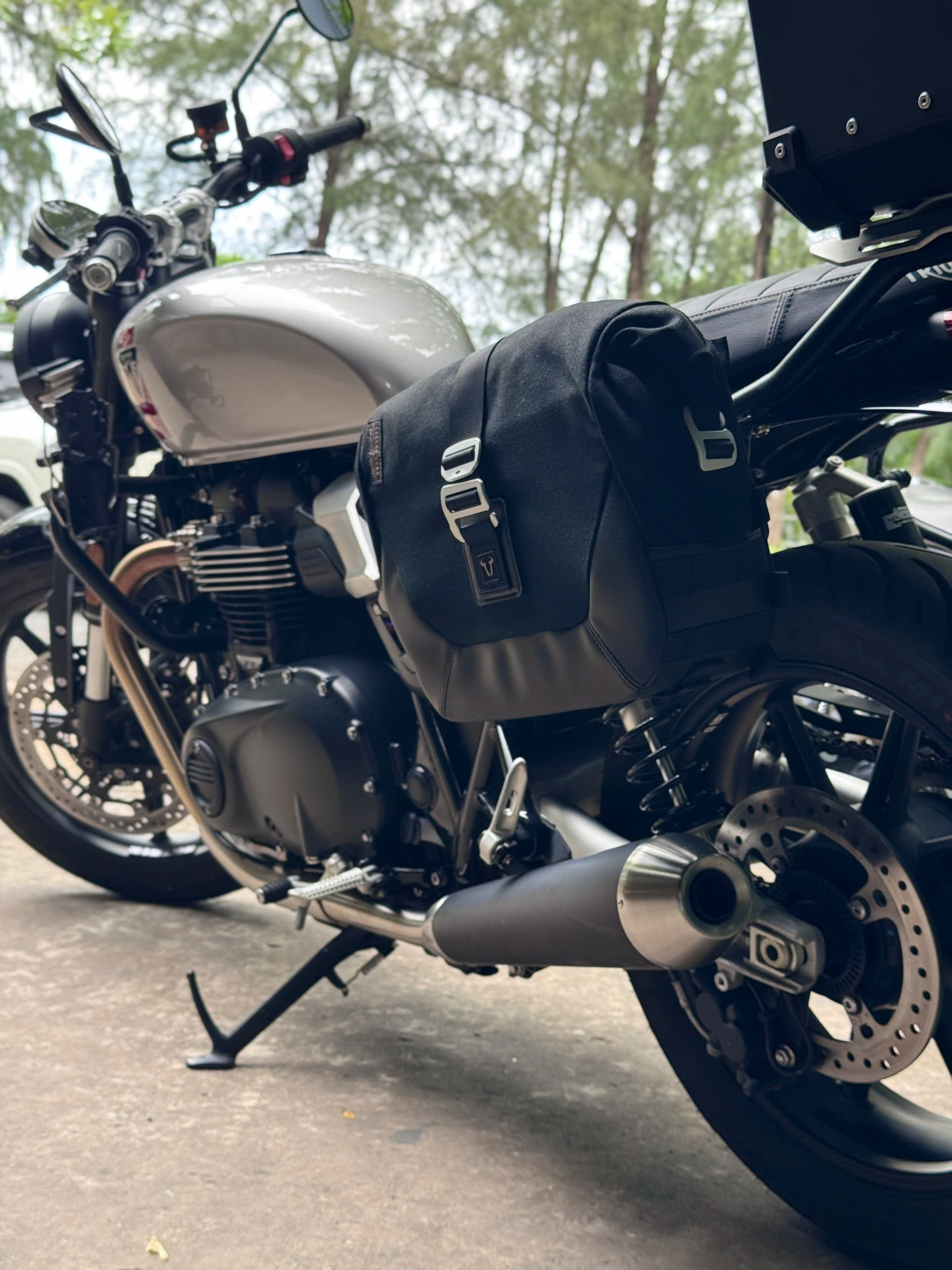 Khung treo túi SW-Motech Triumph SpeedTwin 900 2025 – Trái