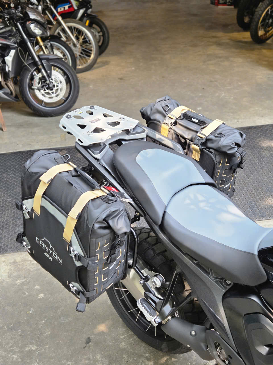 Túi Hông GIVI GRT709B Pat Universal - (35L-35L)