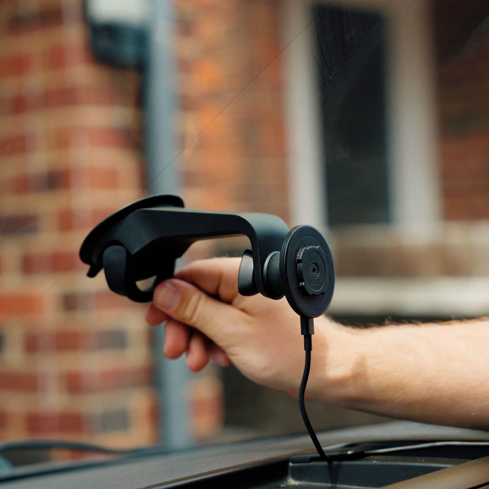 Giá Đỡ Điện Thoại QUAD LOCK Car Mount V2