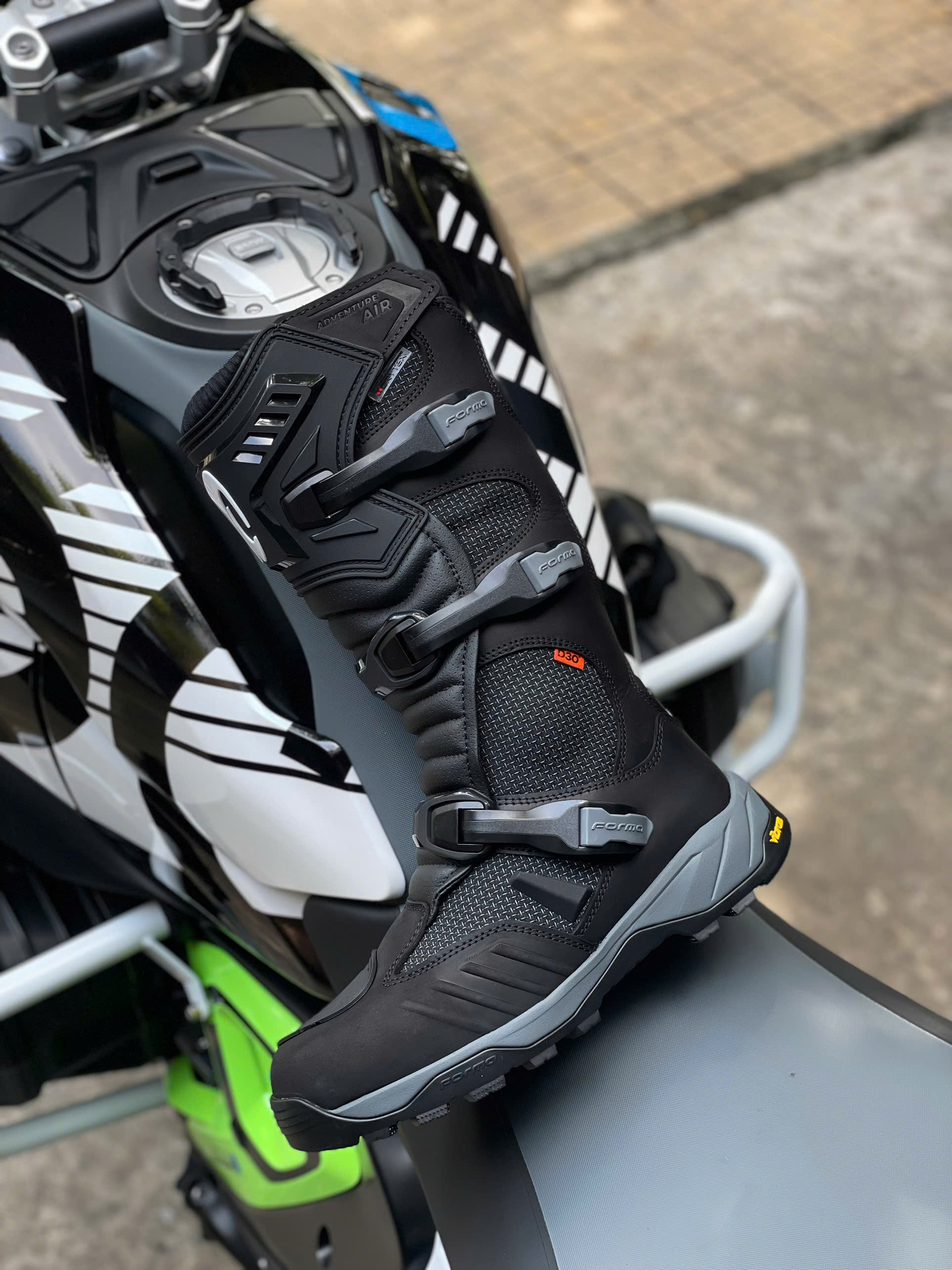 Giày FORMA ADVENTURE AIR Dry - Đen